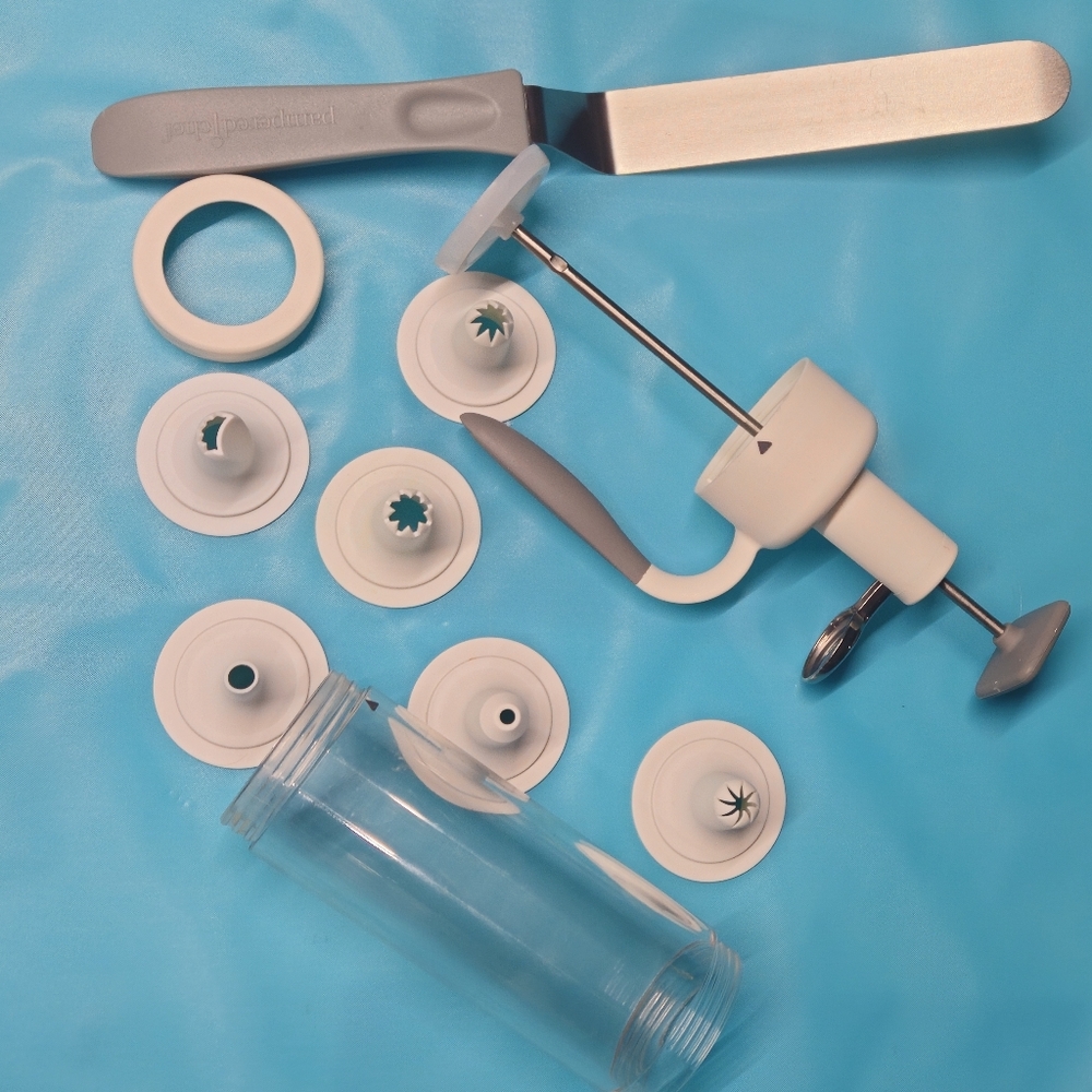 Pampered Chef spreader and cookie press